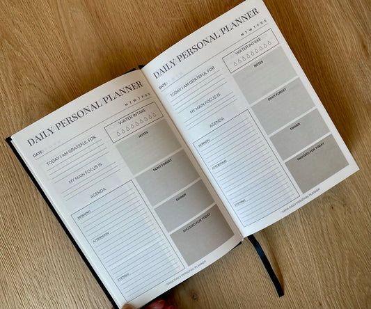 Planner agenda beige zwart linnen focus mindset persoonlijke ontwikkeling cadeau vrouw man verjaardagscadeau