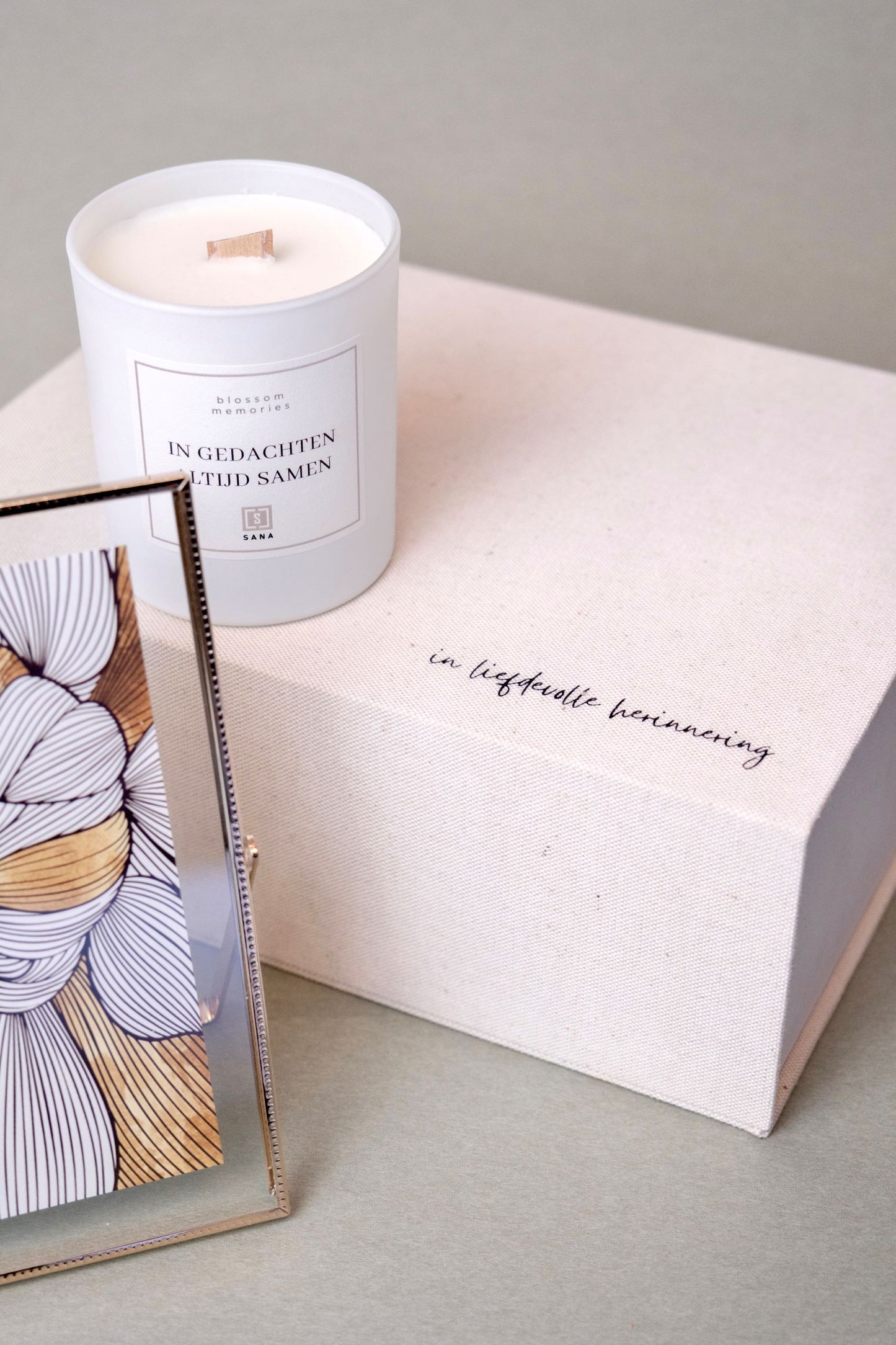 giftbox persoonlijk uniek troost cadeau linnen herinneringsdoos geurkaars geschenk overlijden rouw fotolijstje