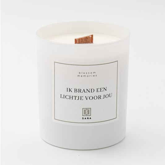 Kaars wit geurkaars herdenkingskaars woodwick dood rouw verlies rouwcadeau ster sterrekindje sterretje geschenk geliefde gemis ik brand een lichtje voor jou