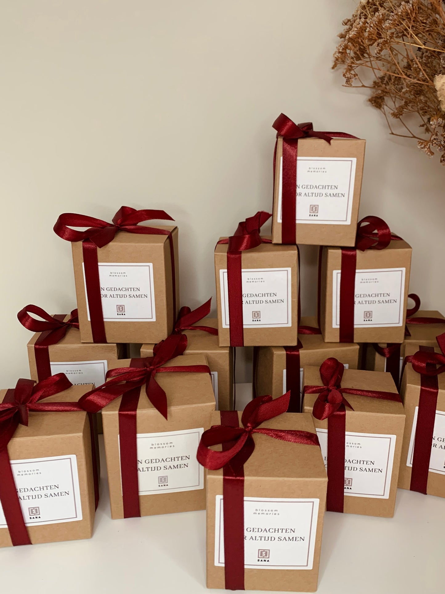 kaars goud herdenkingskaars dood rouw geliefde rouwcadeau geschenk ik denk aan je geurkaars kaars ingepakt doos strik