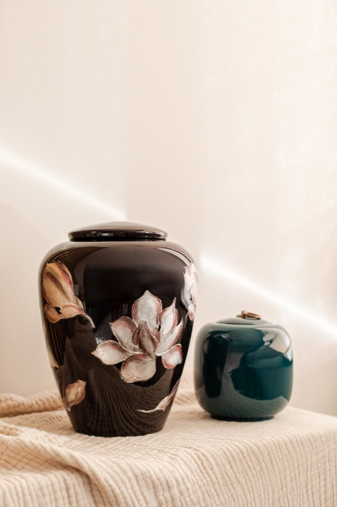 Zwarte Magnolia urn - 3.8L