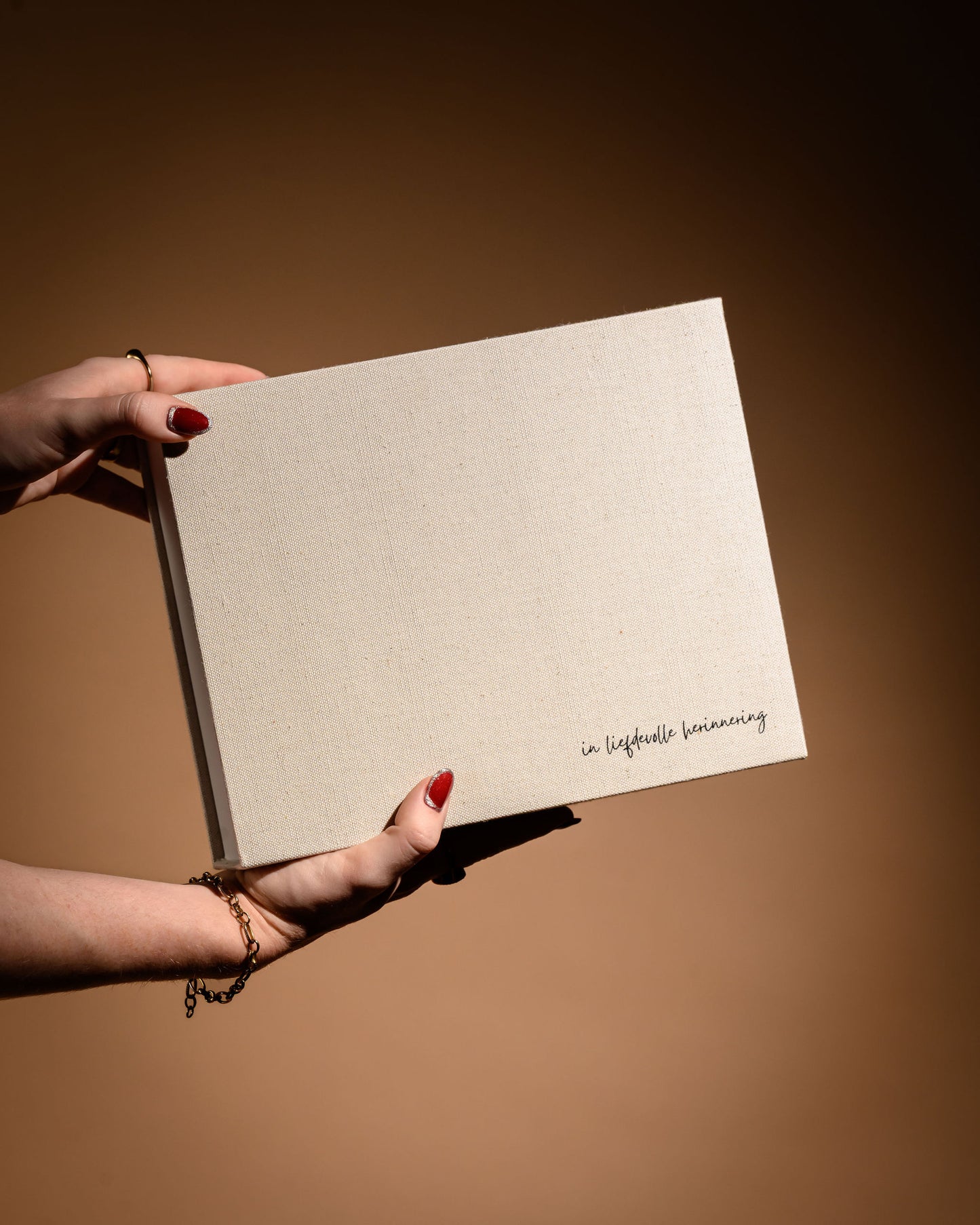 Linnen Herinneringsdoos – Een Verzorgd Troostcadeau