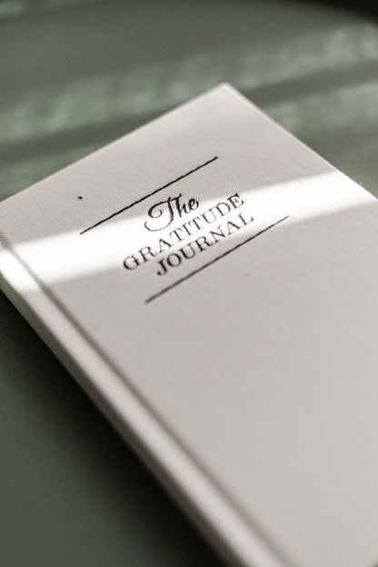 linnen beige gratitude journal dagboek dankbaarheidsdagboek reflectie brun-out five minute journal dankbaarheidsdagboek sanadesign 5 minute Journal selfcare mindset Invulboek troostcadeau cadeau voor vrouw man verjaardag cadeau  Valentijns cadeau SANA