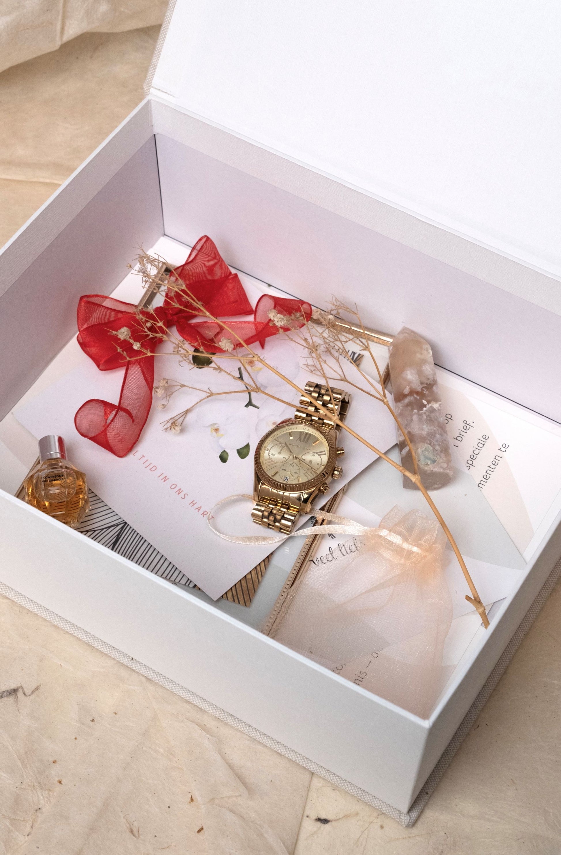 herinneringen bewaren giftbox persoonlijk uniek troost cadeau linnen herinneringsdoos kaars geschenk overlijden rouw fotolijstje