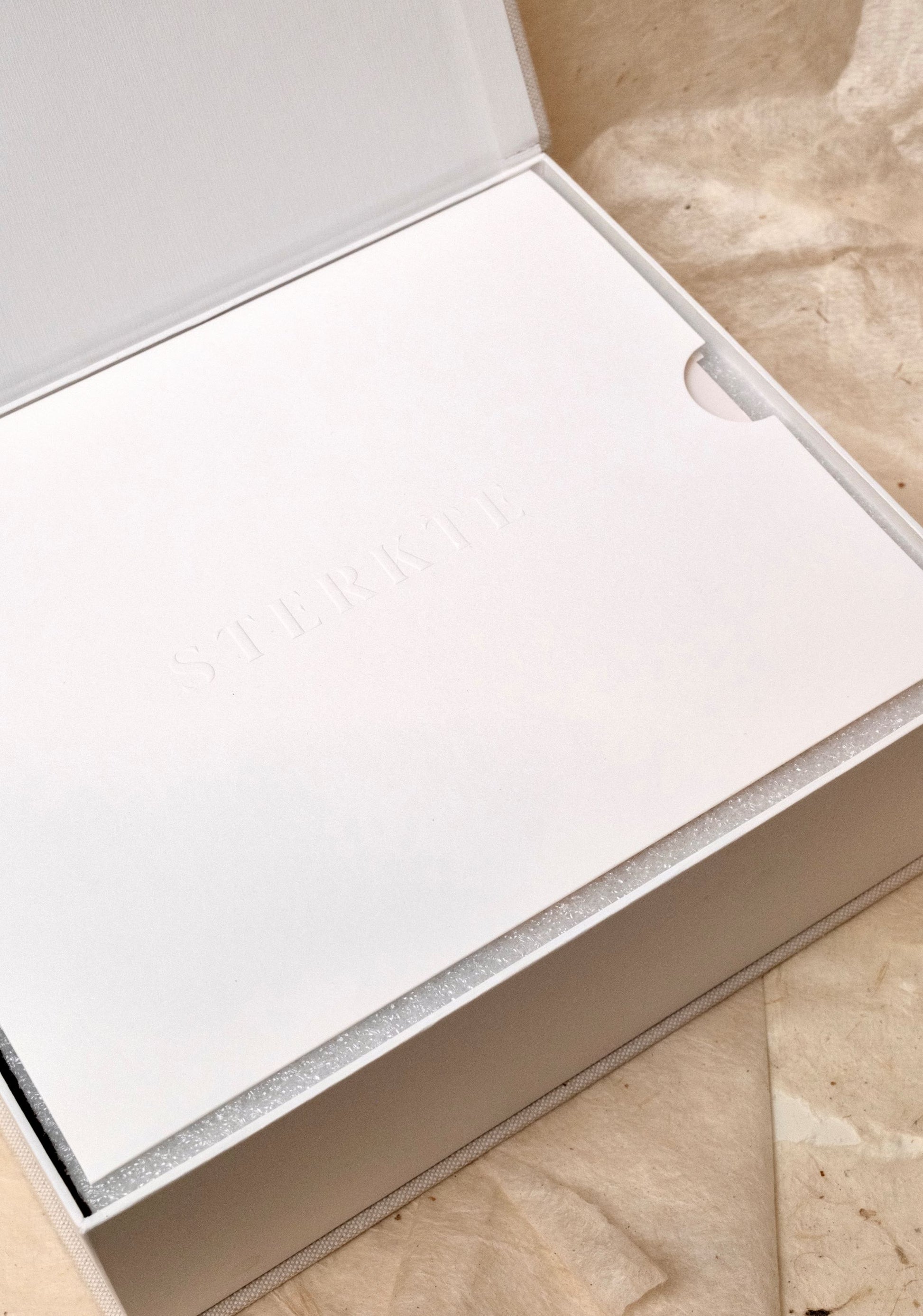 sterkte giftbox persoonlijk uniek troost cadeau linnen herinneringsdoos kaars geschenk overlijden rouw fotolijstje