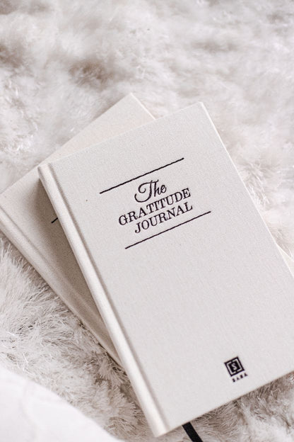 linnen beige gratitude journal dagboek dankbaarheidsdagboek reflectie brun-out five minute journal dankbaarheidsdagboek sanadesign 5 minute Journal selfcare mindset Invulboek troostcadeau cadeau voor vrouw man verjaardag cadeau  Valentijns cadeau SANA