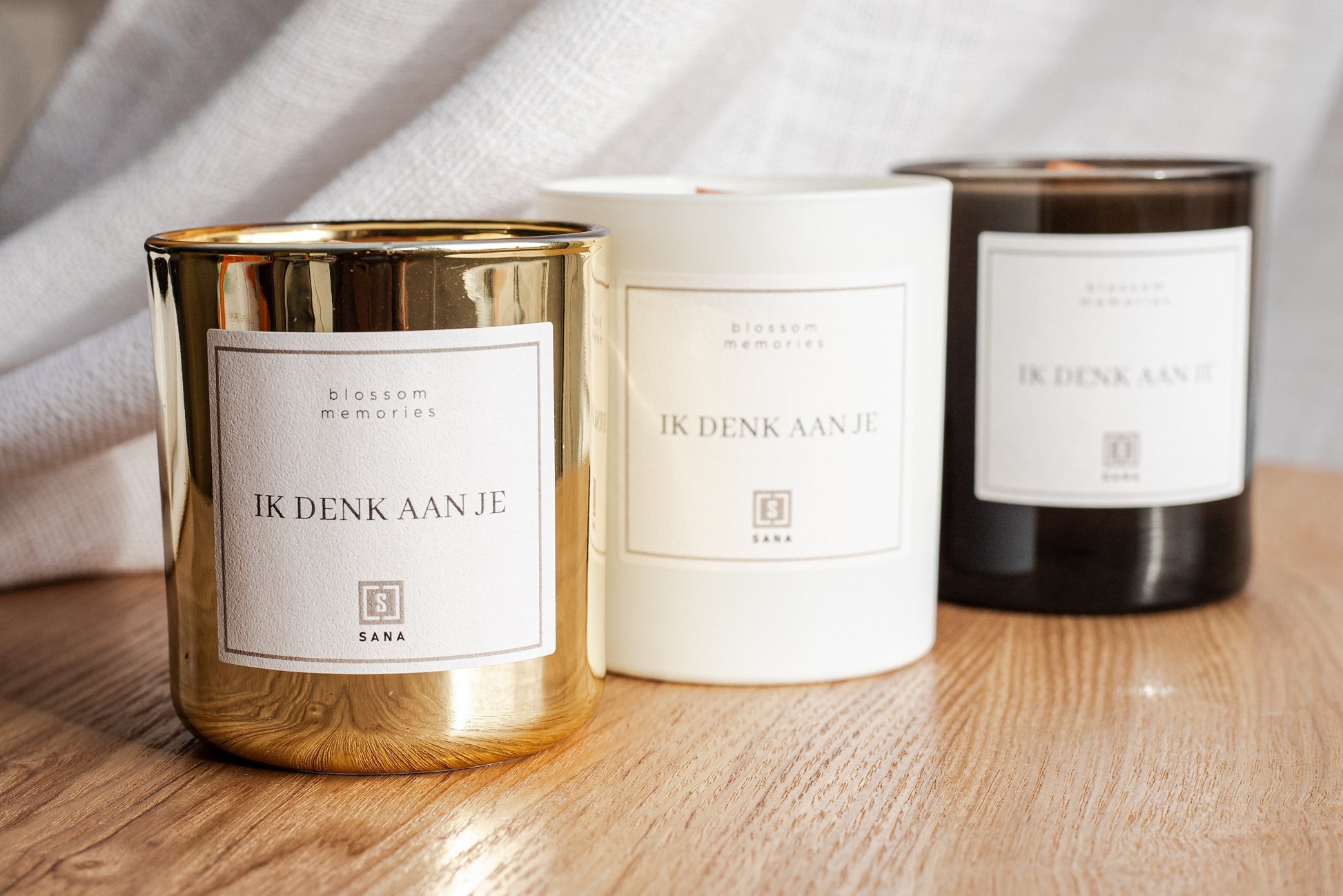 Herdenkingskaars met tekst | 45 branduren | Goud | IK DENK AAN JE | Kaars Cadeau Overlijden | Troostkaars – SANA Herdenkingskaars met tekst | 45 branduren | Goud | IK DENK AAN JE | Kaars Cadeau Overlijden | Troostkaars – SANA