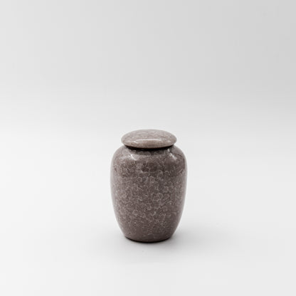 kleine mini beige zand kleur urn keramiek voor mens en dier en familie