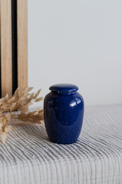 kleine mini blauwe urn keramiek voor mens en dier en familie urn