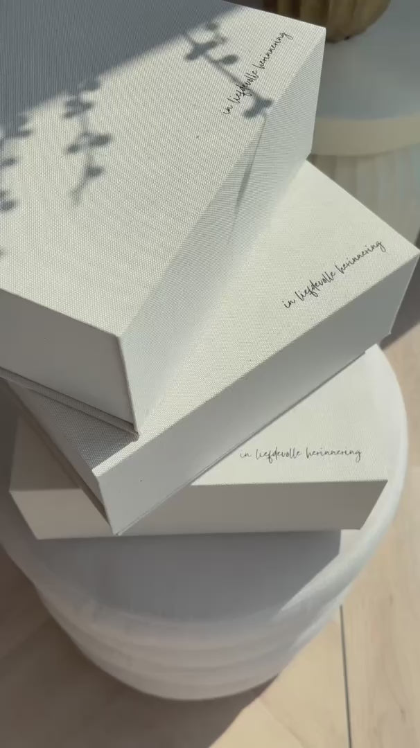giftbox persoonlijk uniek troost cadeau linnen herinneringsdoos geurkaars geschenk overlijden rouw fotolijstje
