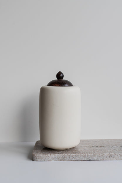 japandi witte kleur urn  modern neutraal hout dieren urne menselijke as en familie urn