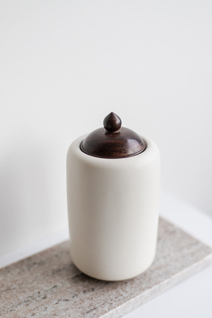 japandi witte kleur urn  modern neutraal hout dieren urne menselijke as en familie urn